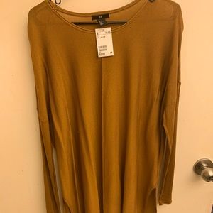 H&M gold long sleeve shirt, side slits. Size Medium. Never worn.